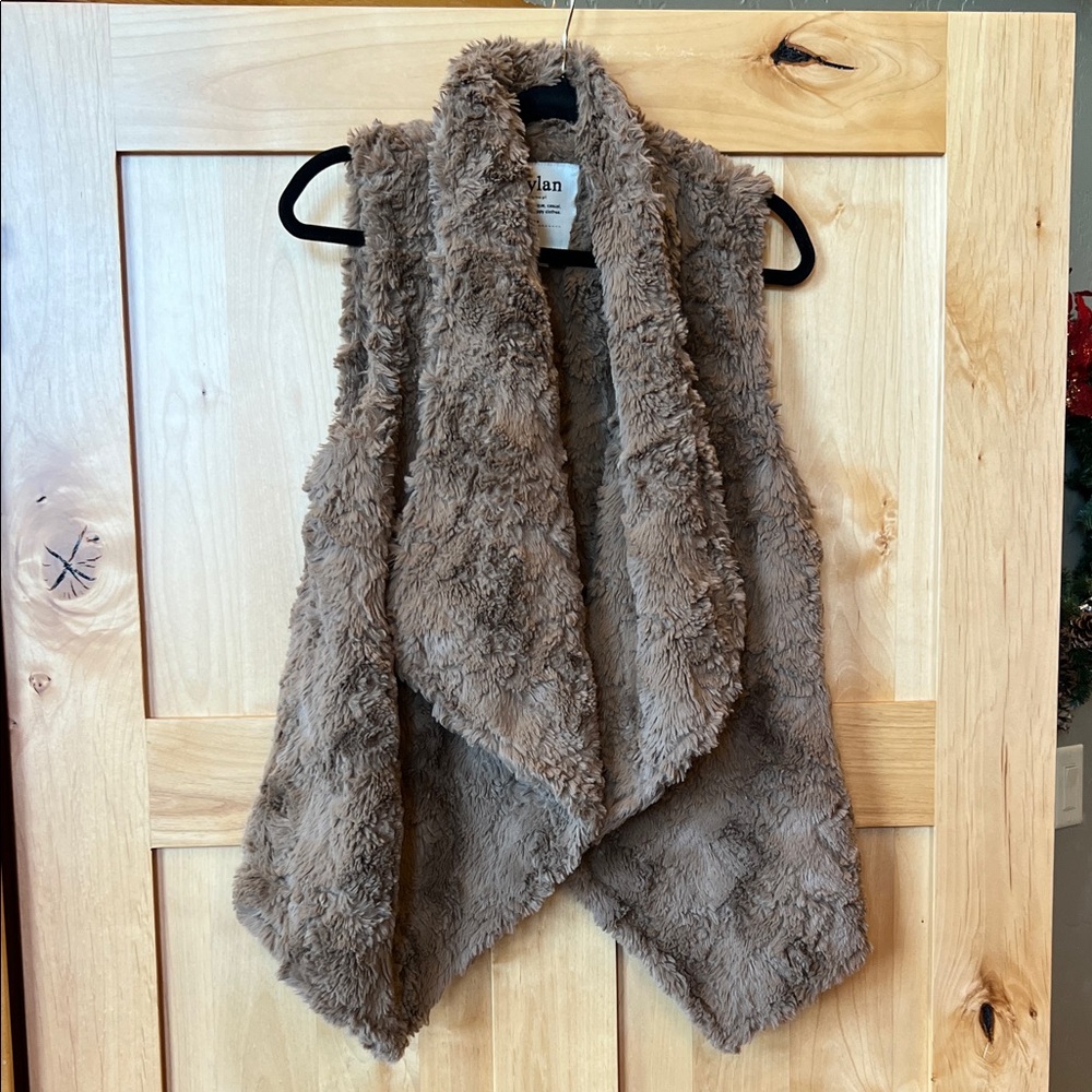 🚨 FINAL SALE 🚨 Dylan by True Grit Tan Faux Fur Vest, Size M, Brown